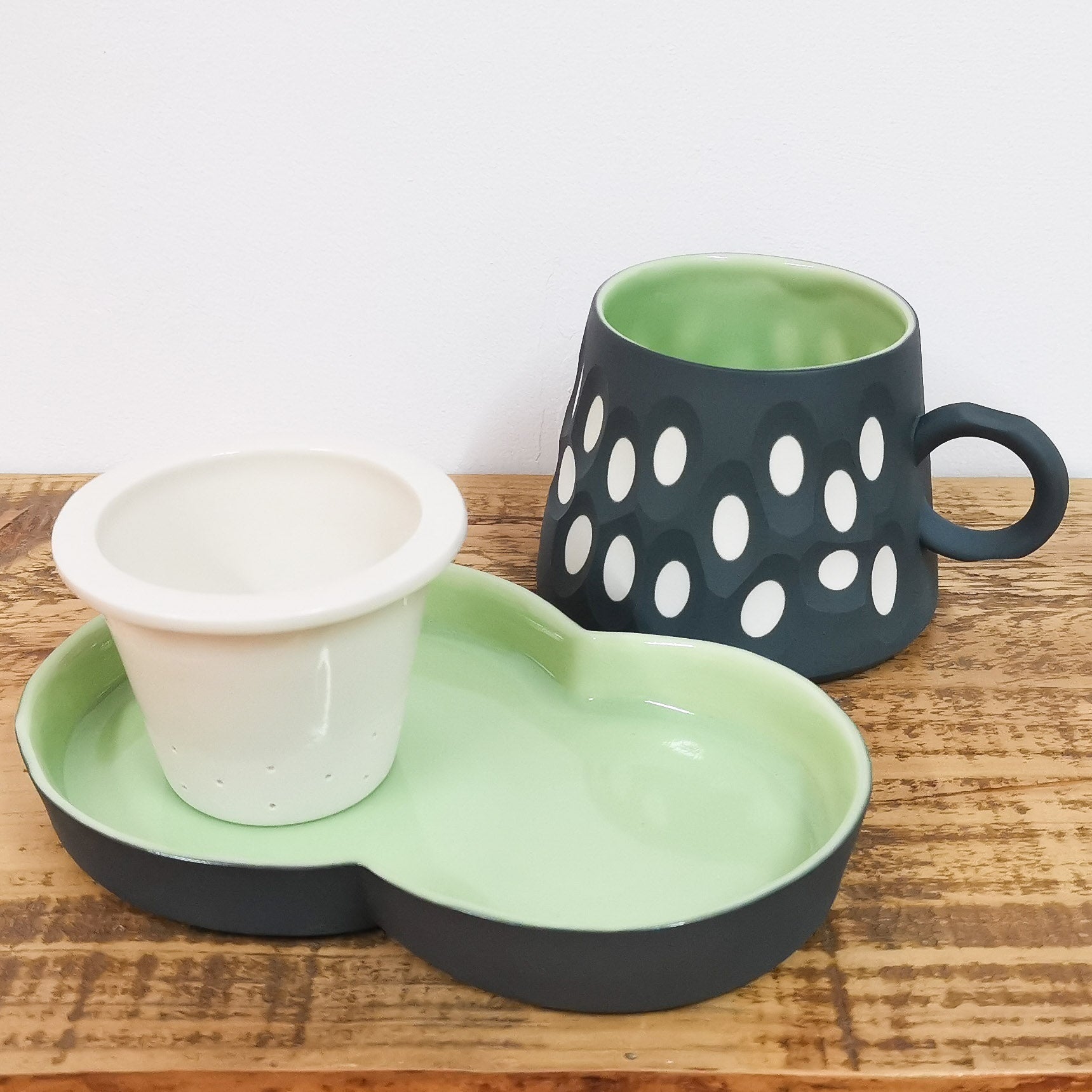 Handmade Charcoal Porcelain Tea-strainer Set